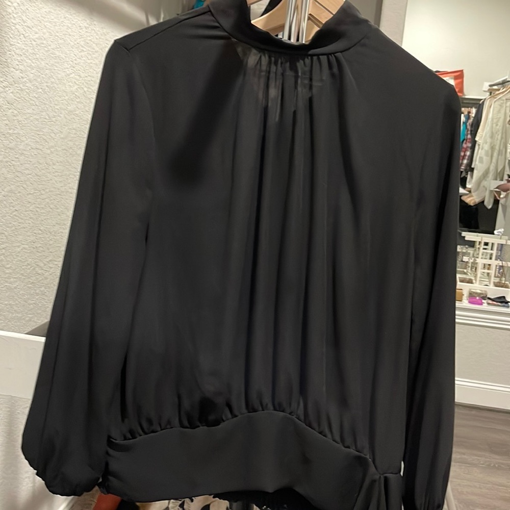Ann Taylor black long sleeve with bow waist and two button neck detail Large